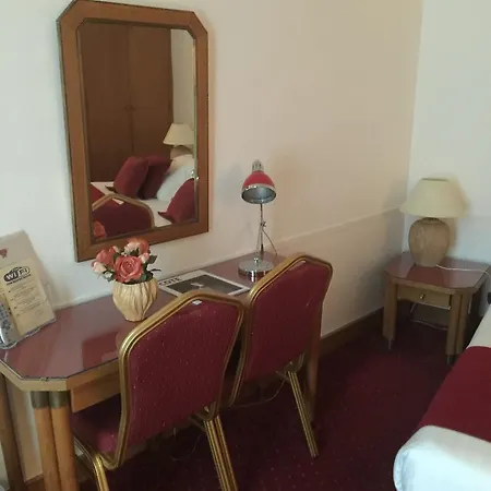 6 Vh Hotel